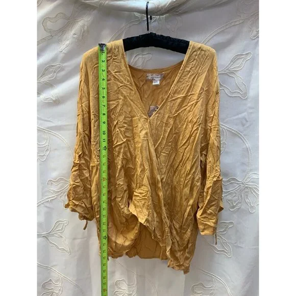 NWOT band of gypsies Yellow Long Sleeve tags removed for laundering Never worn - Picture 3 of 9